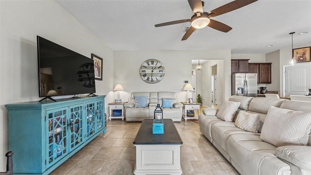 For Sale: $345,000 (3 beds, 2 baths, 1662 Square Feet)