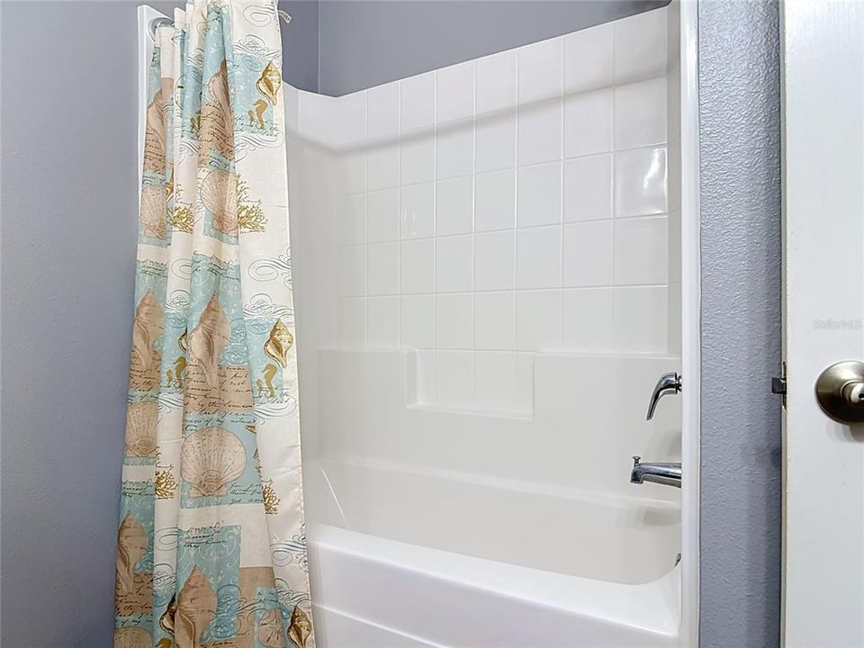 На продажу: $329,000 (4 спален, 2 ванн, 1772 Квадратных фут)