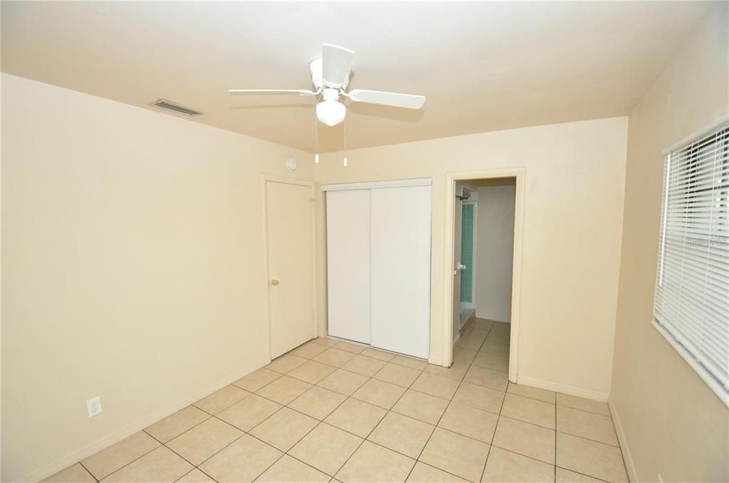 В аренду: $1,595 (3 спален, 2 ванн, 960 Квадратных фут)