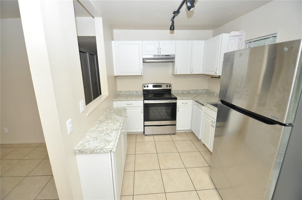 В аренду: $1,595 (3 спален, 2 ванн, 960 Квадратных фут)
