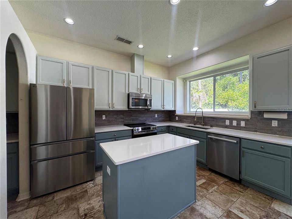 В аренду: $2,995 (4 спален, 3 ванн, 2597 Квадратных фут)