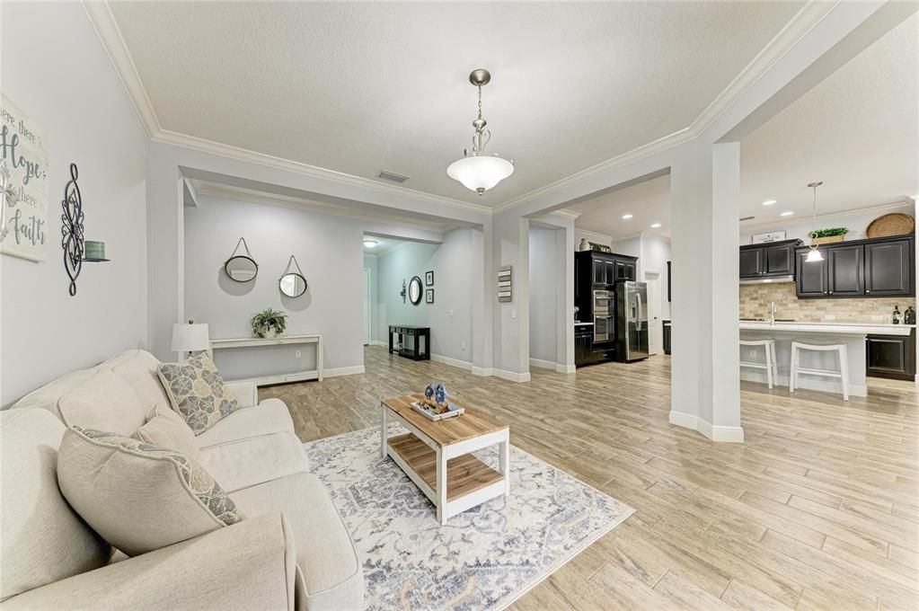 En Venta: $899,900 (4 camas, 3 baños, 2902 Pies cuadrados)