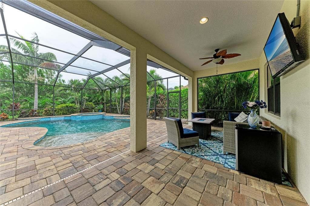 En Venta: $899,900 (4 camas, 3 baños, 2902 Pies cuadrados)