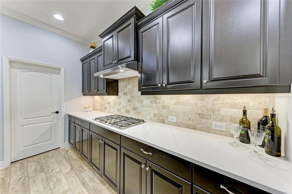 En Venta: $899,900 (4 camas, 3 baños, 2902 Pies cuadrados)