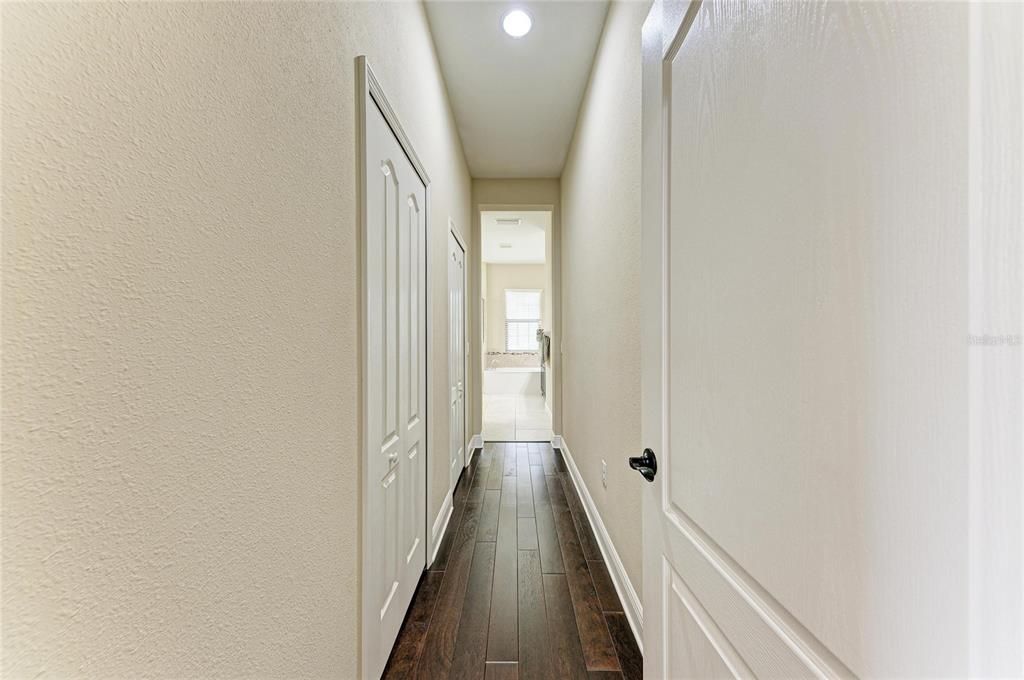 En Venta: $899,900 (4 camas, 3 baños, 2902 Pies cuadrados)
