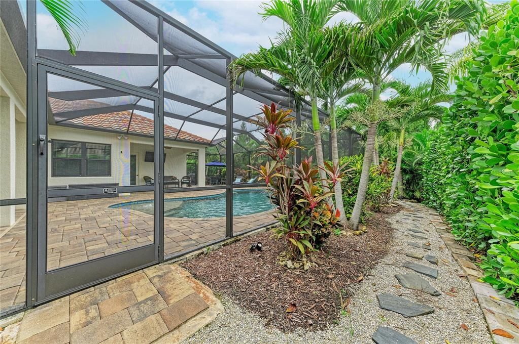 En Venta: $899,900 (4 camas, 3 baños, 2902 Pies cuadrados)