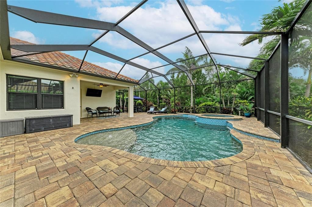 En Venta: $899,900 (4 camas, 3 baños, 2902 Pies cuadrados)