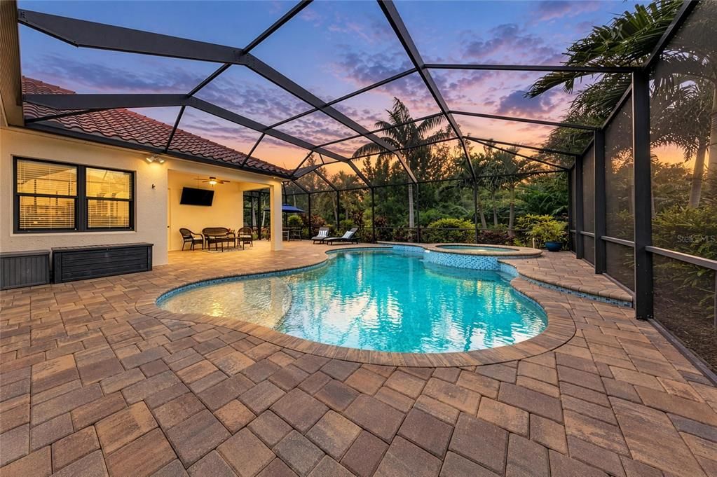 En Venta: $899,900 (4 camas, 3 baños, 2902 Pies cuadrados)