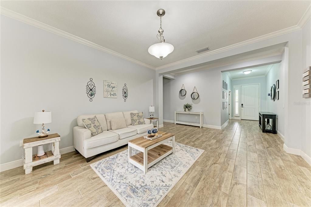 En Venta: $899,900 (4 camas, 3 baños, 2902 Pies cuadrados)