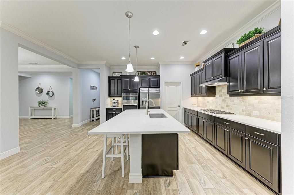 En Venta: $899,900 (4 camas, 3 baños, 2902 Pies cuadrados)