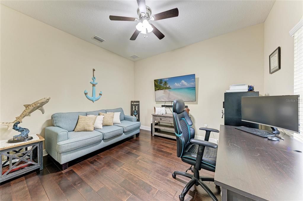En Venta: $899,900 (4 camas, 3 baños, 2902 Pies cuadrados)