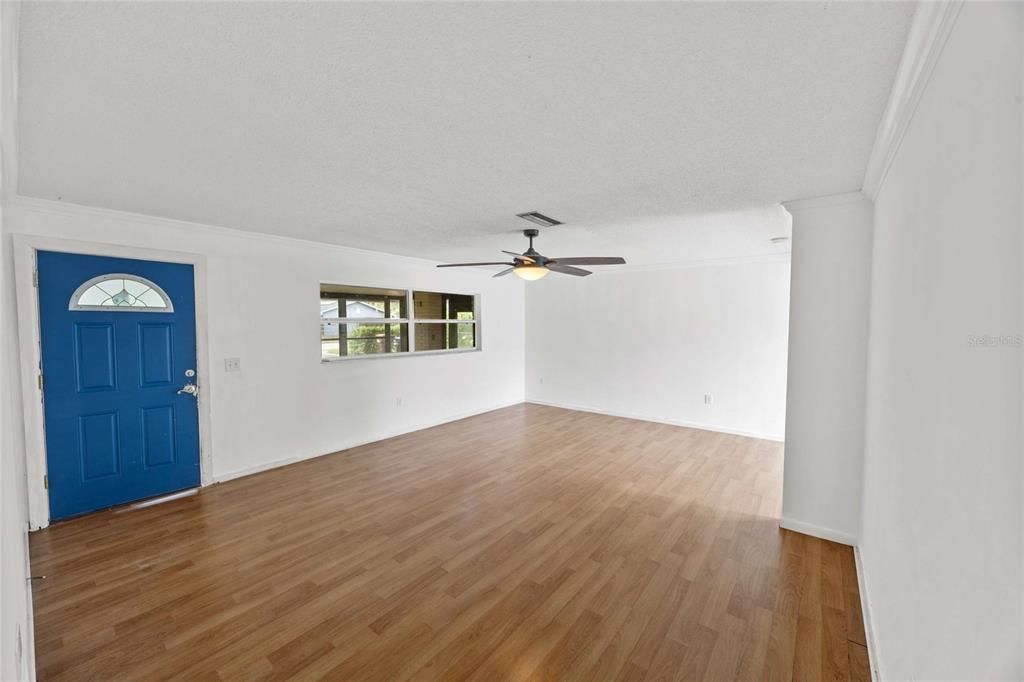 For Sale: $200,000 (3 beds, 2 baths, 1512 Square Feet)