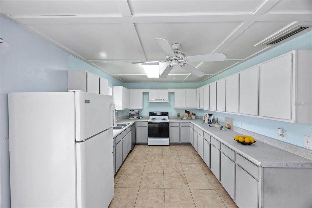 For Sale: $200,000 (3 beds, 2 baths, 1512 Square Feet)