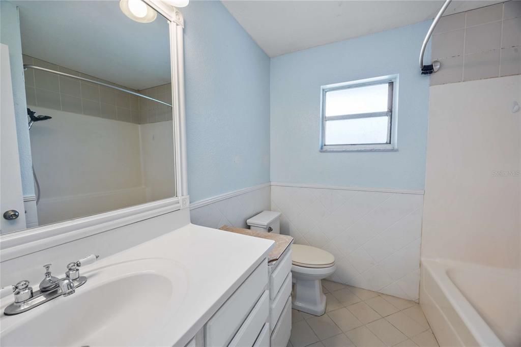 For Sale: $200,000 (3 beds, 2 baths, 1512 Square Feet)