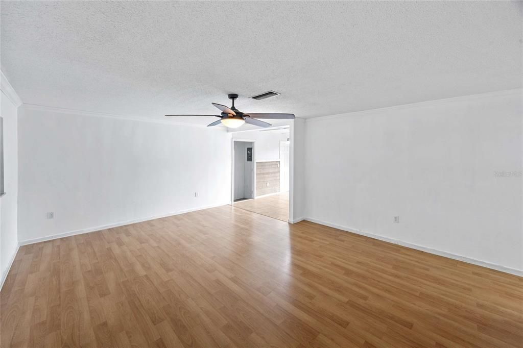 For Sale: $200,000 (3 beds, 2 baths, 1512 Square Feet)
