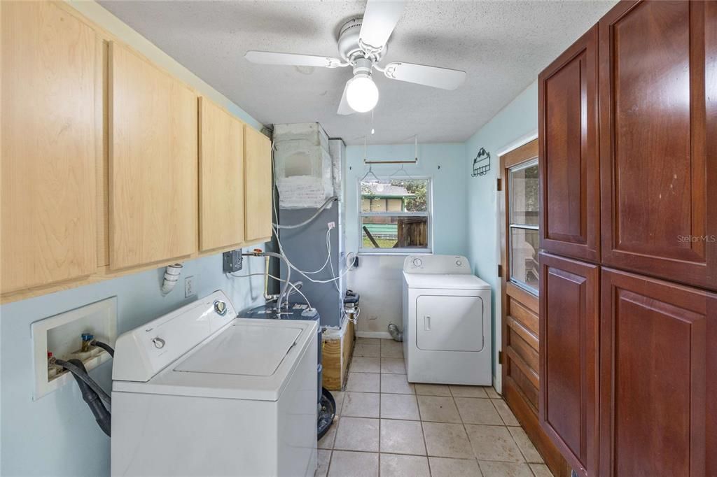 For Sale: $200,000 (3 beds, 2 baths, 1512 Square Feet)