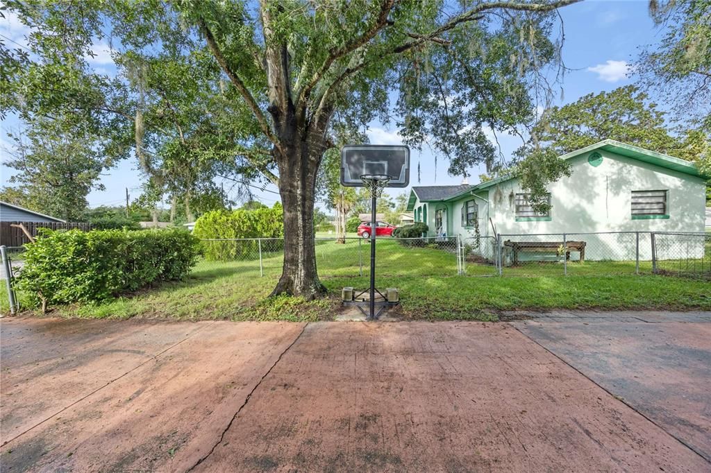 For Sale: $200,000 (3 beds, 2 baths, 1512 Square Feet)
