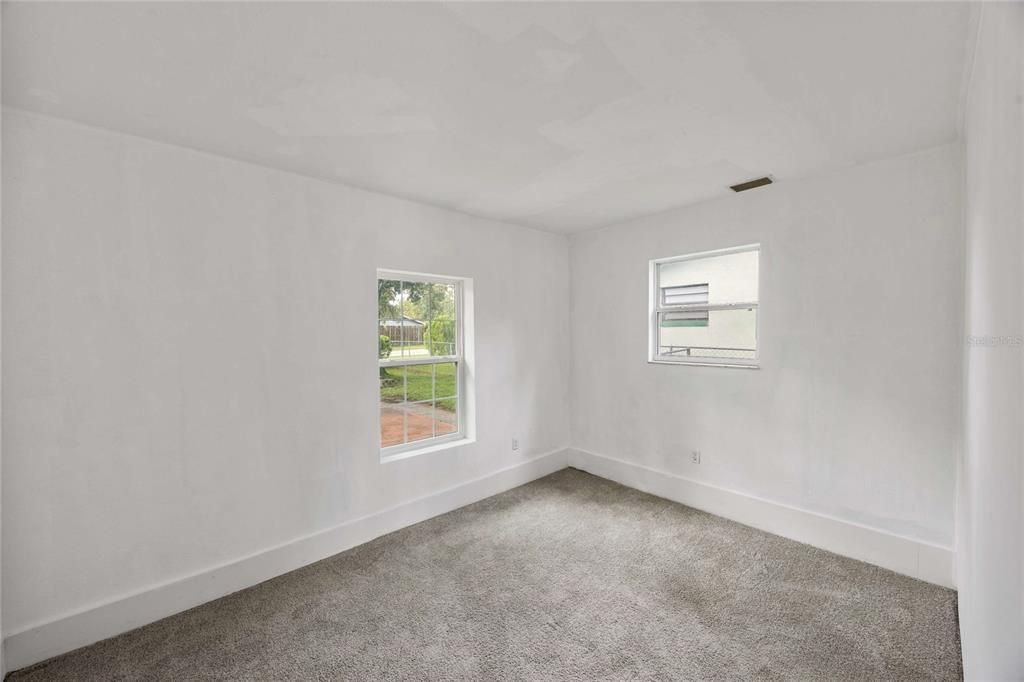 For Sale: $200,000 (3 beds, 2 baths, 1512 Square Feet)