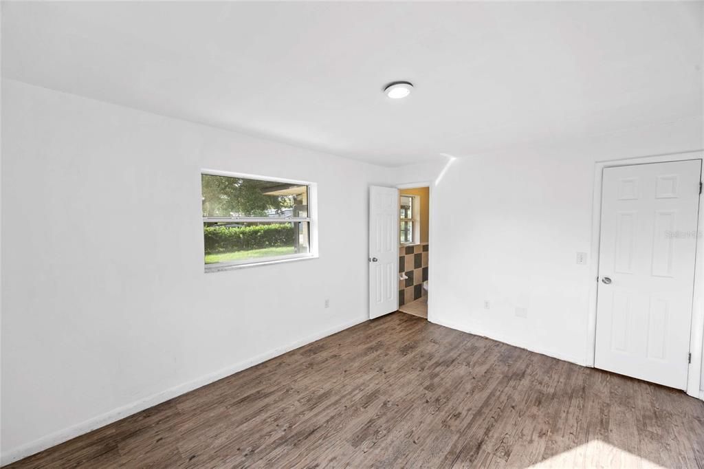 For Sale: $200,000 (3 beds, 2 baths, 1512 Square Feet)