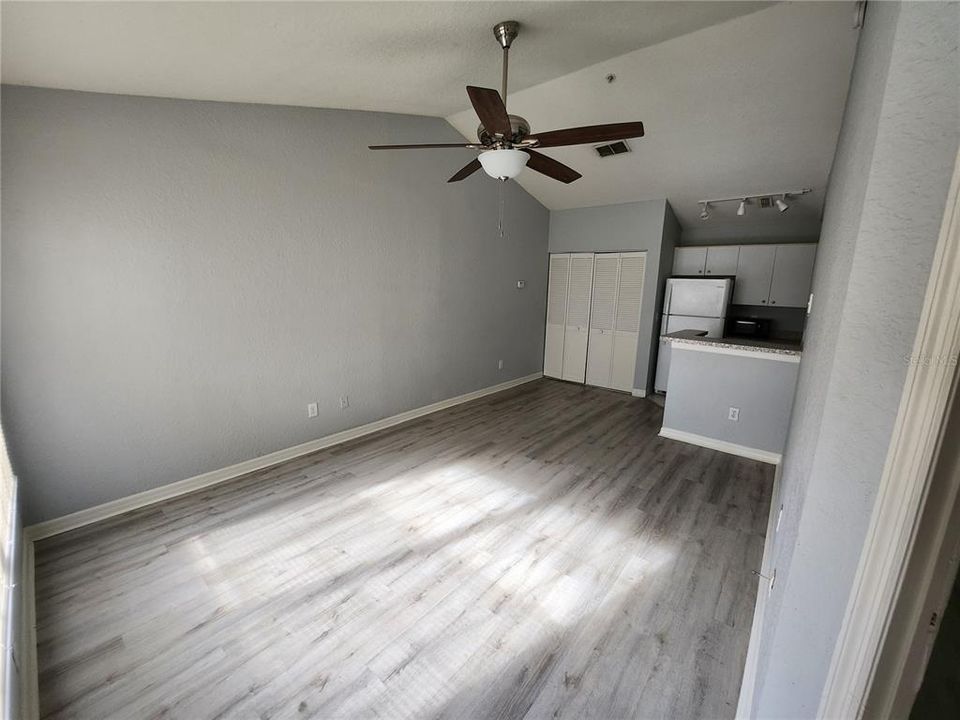 For Rent: $1,025 (1 beds, 1 baths, 499 Square Feet)