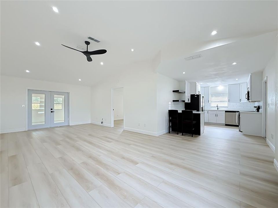 For Sale: $289,000 (3 beds, 2 baths, 1576 Square Feet)