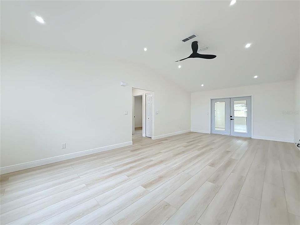 For Sale: $289,000 (3 beds, 2 baths, 1576 Square Feet)
