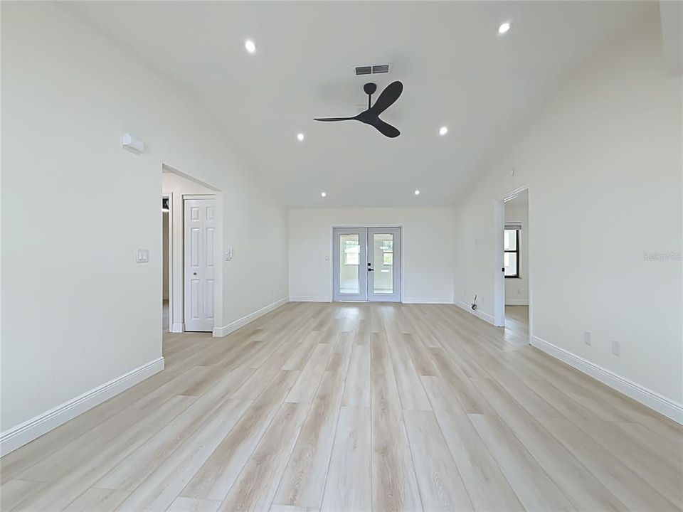 For Sale: $289,000 (3 beds, 2 baths, 1576 Square Feet)