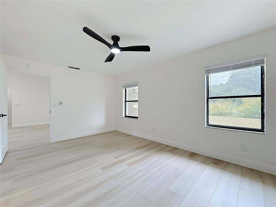 For Sale: $289,000 (3 beds, 2 baths, 1576 Square Feet)