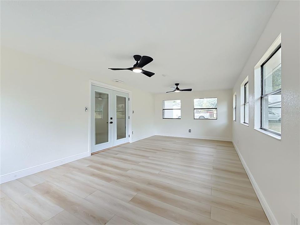 For Sale: $289,000 (3 beds, 2 baths, 1576 Square Feet)