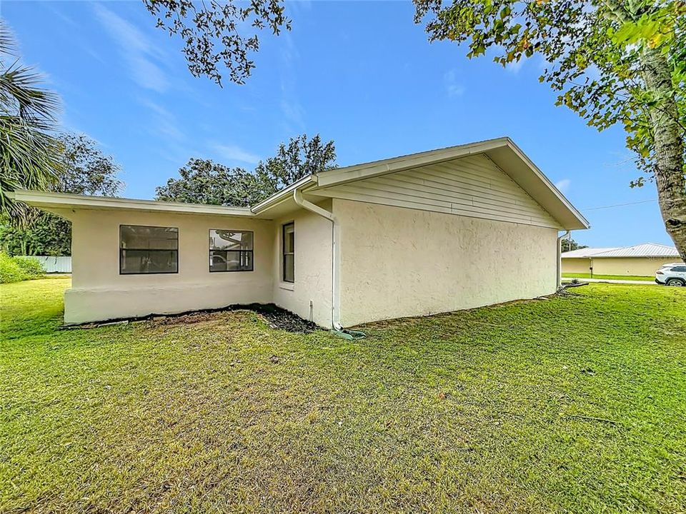 For Sale: $289,000 (3 beds, 2 baths, 1576 Square Feet)