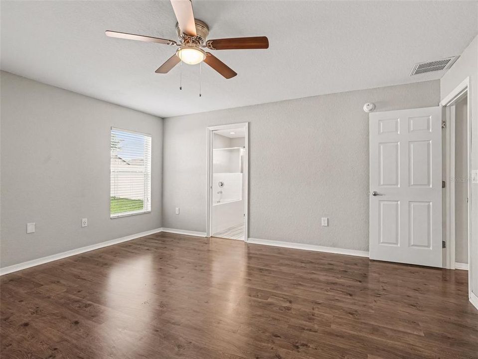 For Sale: $329,900 (4 beds, 2 baths, 1715 Square Feet)