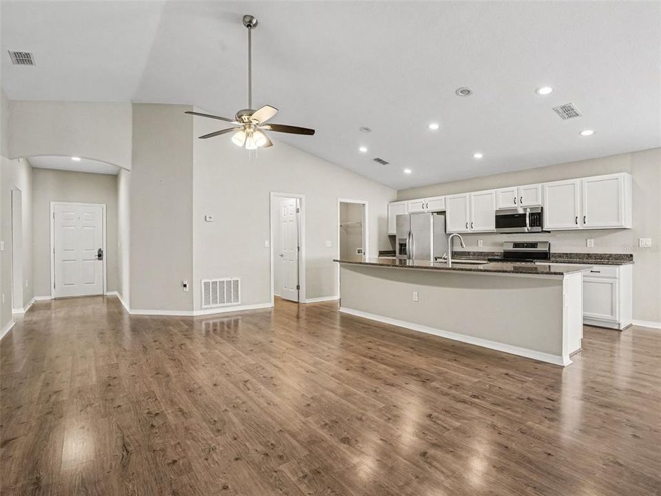 For Sale: $329,900 (4 beds, 2 baths, 1715 Square Feet)