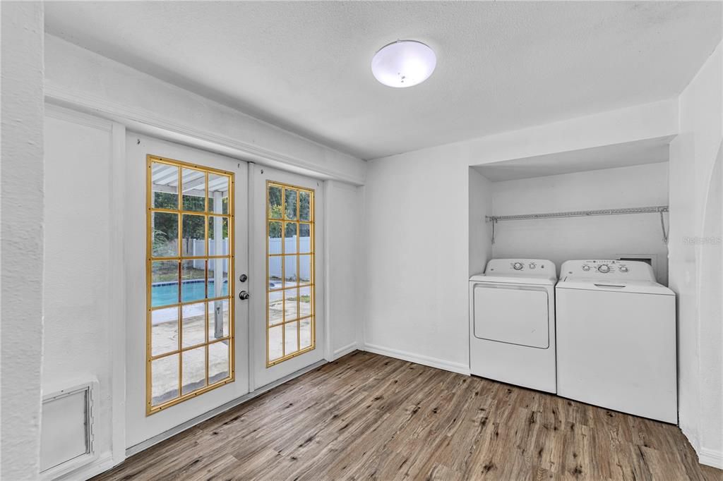 На продажу: $255,000 (3 спален, 2 ванн, 1228 Квадратных фут)