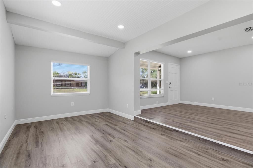 For Sale: $319,000 (3 beds, 2 baths, 1407 Square Feet)