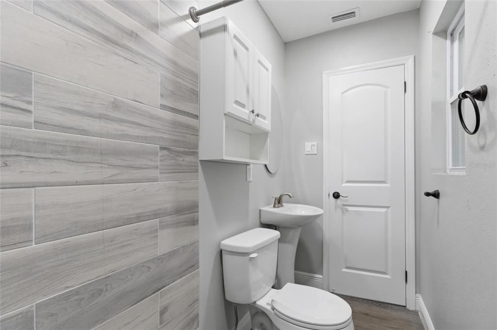 For Sale: $319,000 (3 beds, 2 baths, 1407 Square Feet)