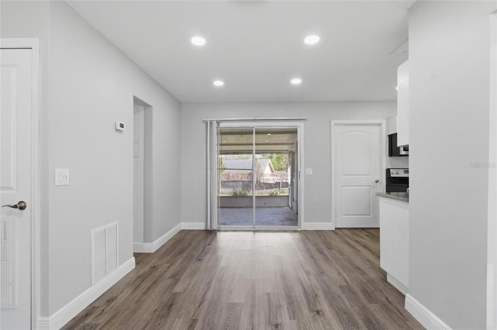 For Sale: $319,000 (3 beds, 2 baths, 1407 Square Feet)