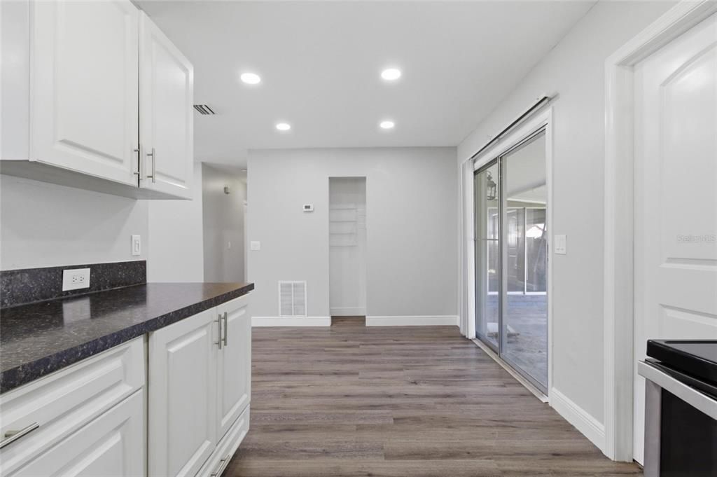For Sale: $319,000 (3 beds, 2 baths, 1407 Square Feet)