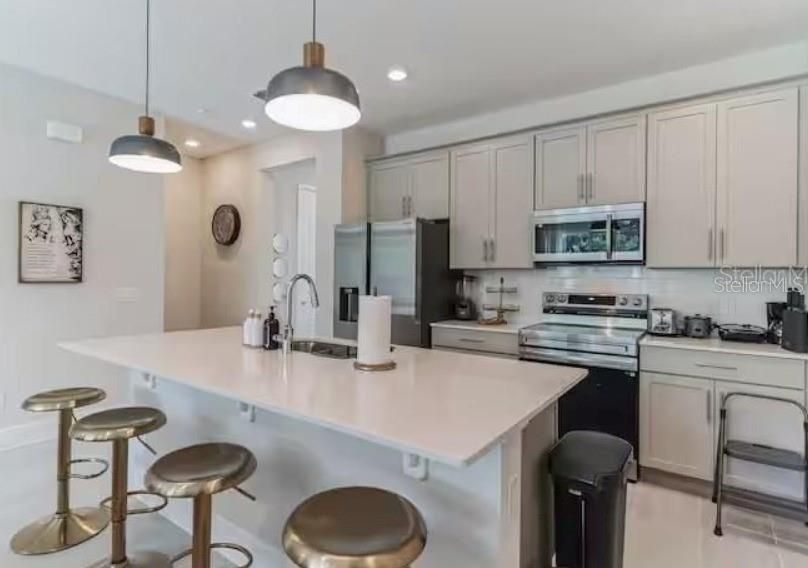 На продажу: $349,900 (3 спален, 2 ванн, 1708 Квадратных фут)