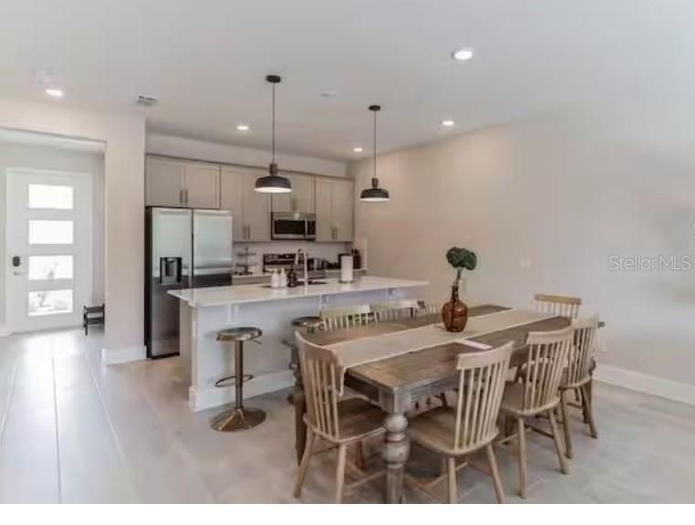 На продажу: $349,900 (3 спален, 2 ванн, 1708 Квадратных фут)