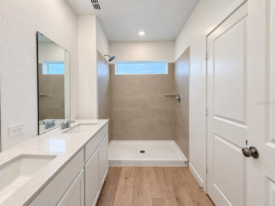 В аренду: $2,450 (4 спален, 2 ванн, 2071 Квадратных фут)