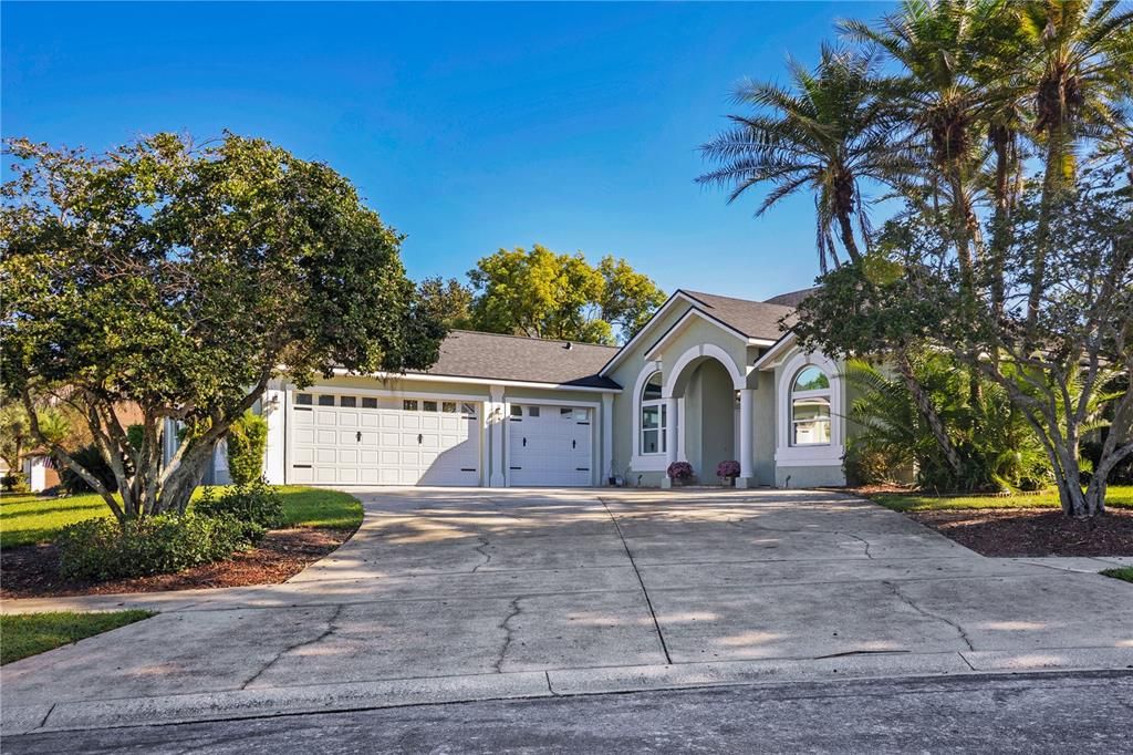 For Sale: $649,888 (3 beds, 2 baths, 2562 Square Feet)