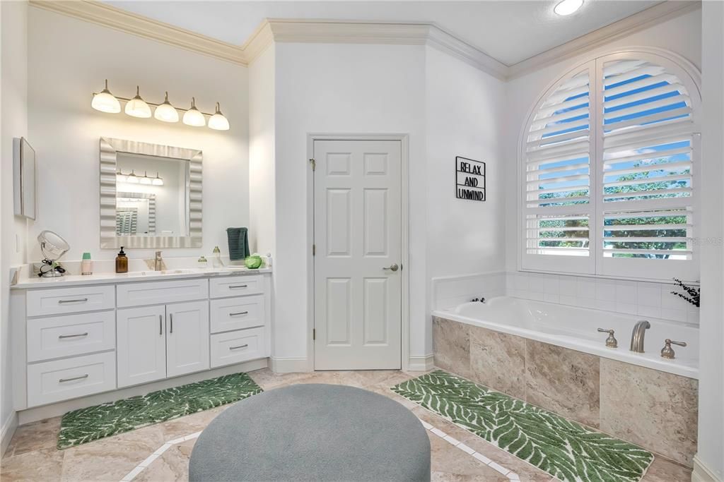 For Sale: $649,888 (3 beds, 2 baths, 2562 Square Feet)