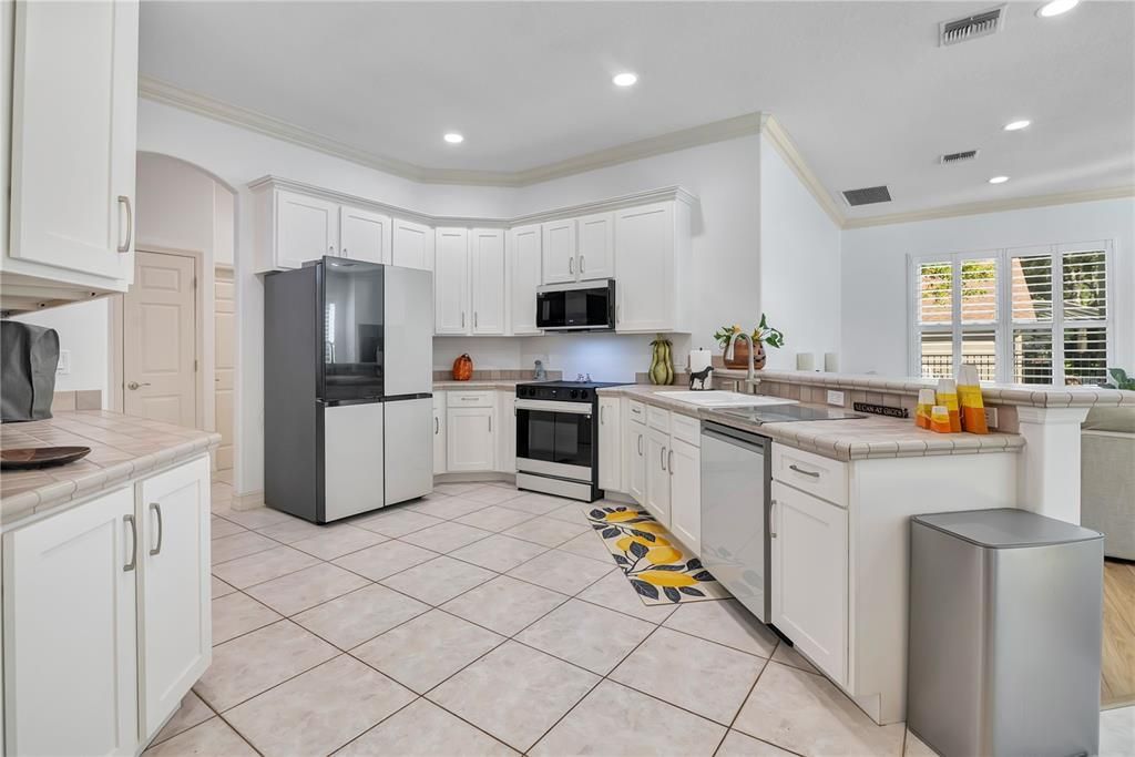 For Sale: $649,888 (3 beds, 2 baths, 2562 Square Feet)