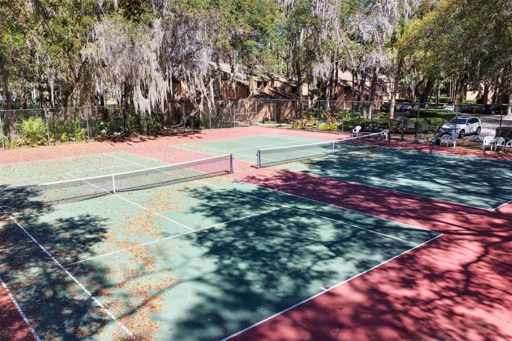 For Sale: $165,000 (2 beds, 1 baths, 912 Square Feet)