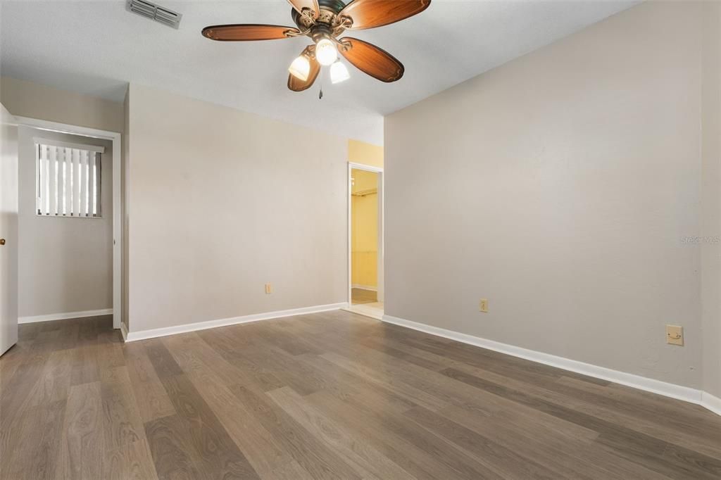 For Sale: $165,000 (2 beds, 1 baths, 912 Square Feet)