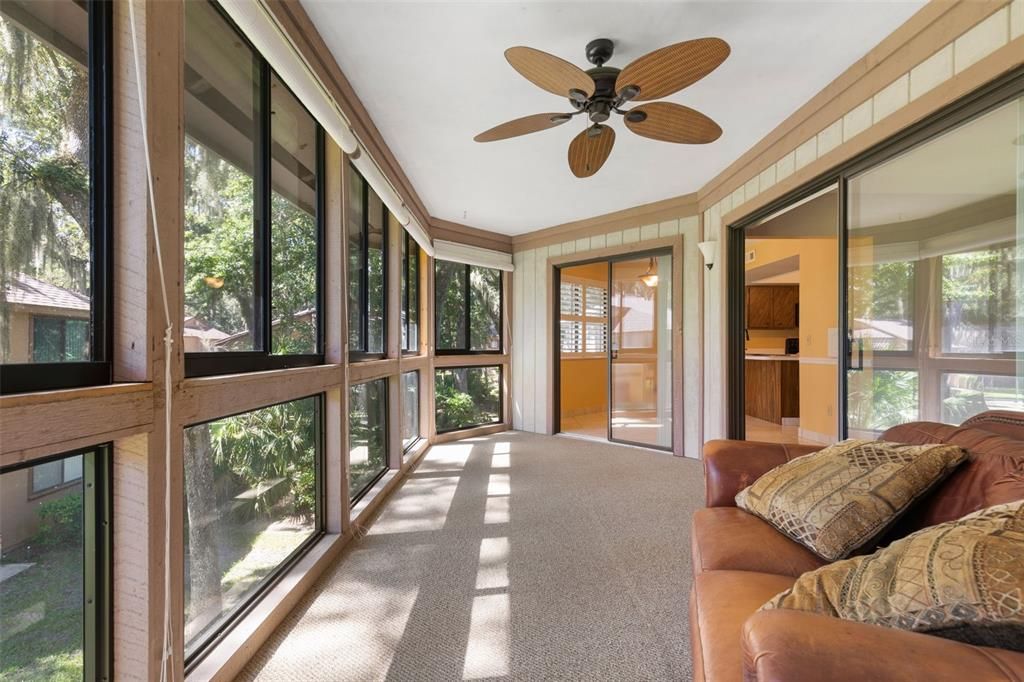 For Sale: $165,000 (2 beds, 1 baths, 912 Square Feet)