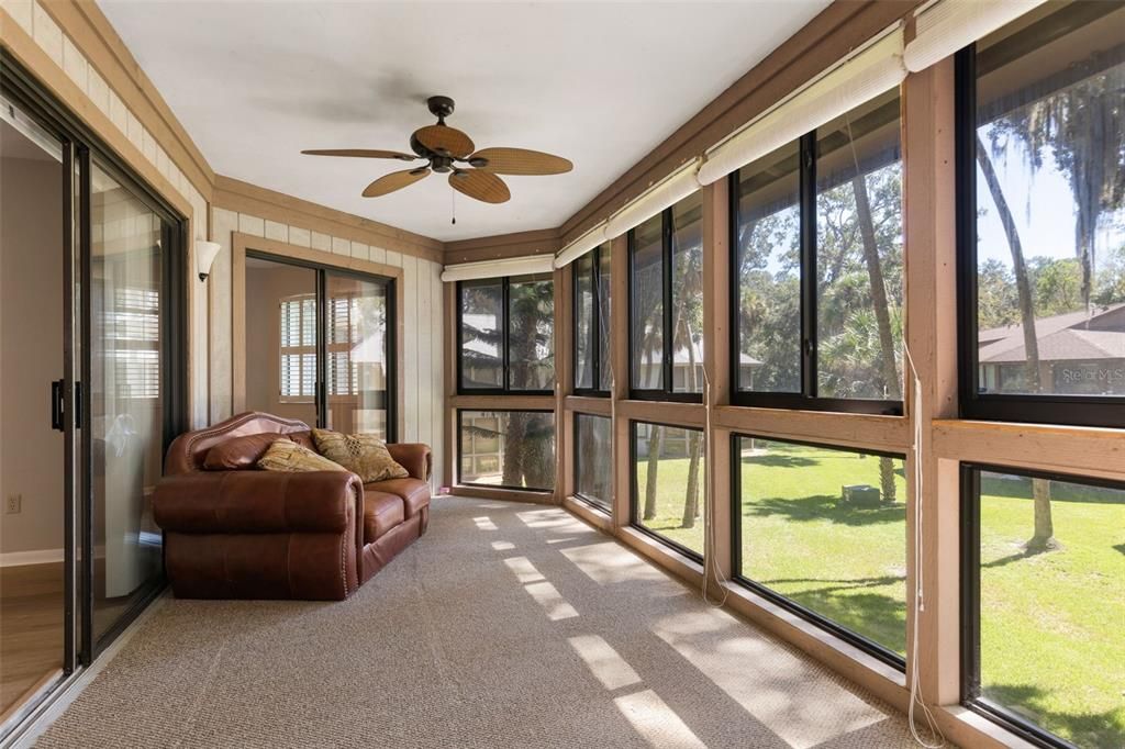 For Sale: $165,000 (2 beds, 1 baths, 912 Square Feet)