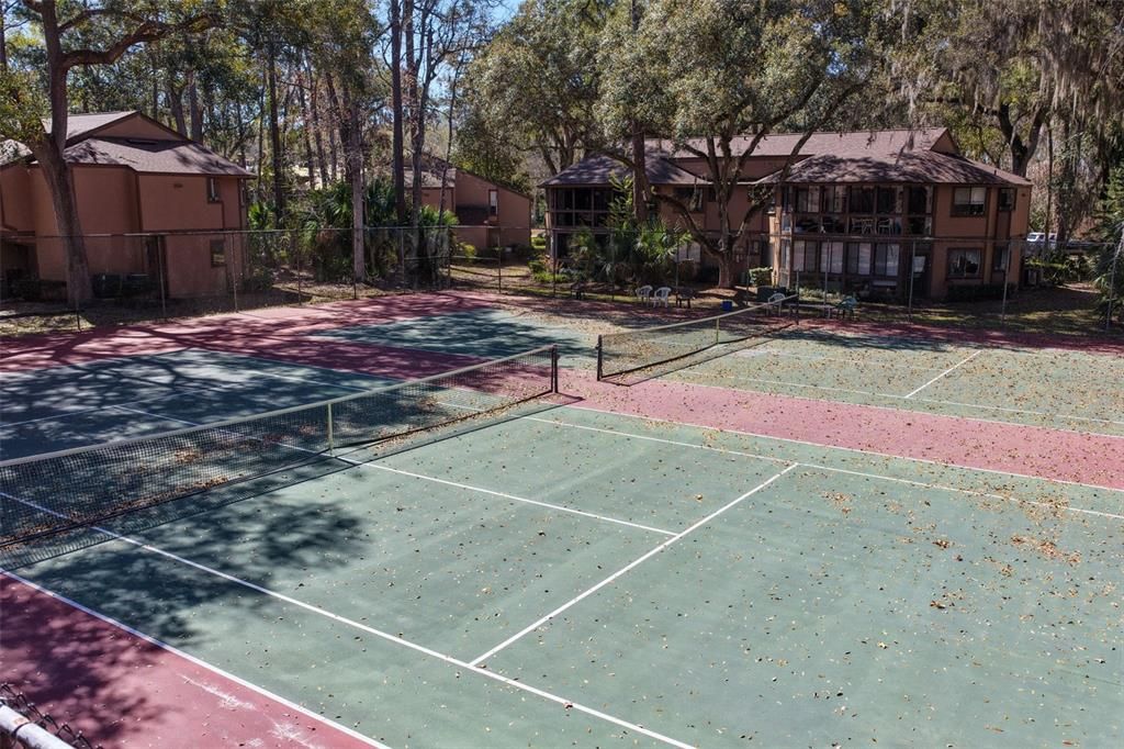 For Sale: $165,000 (2 beds, 1 baths, 912 Square Feet)