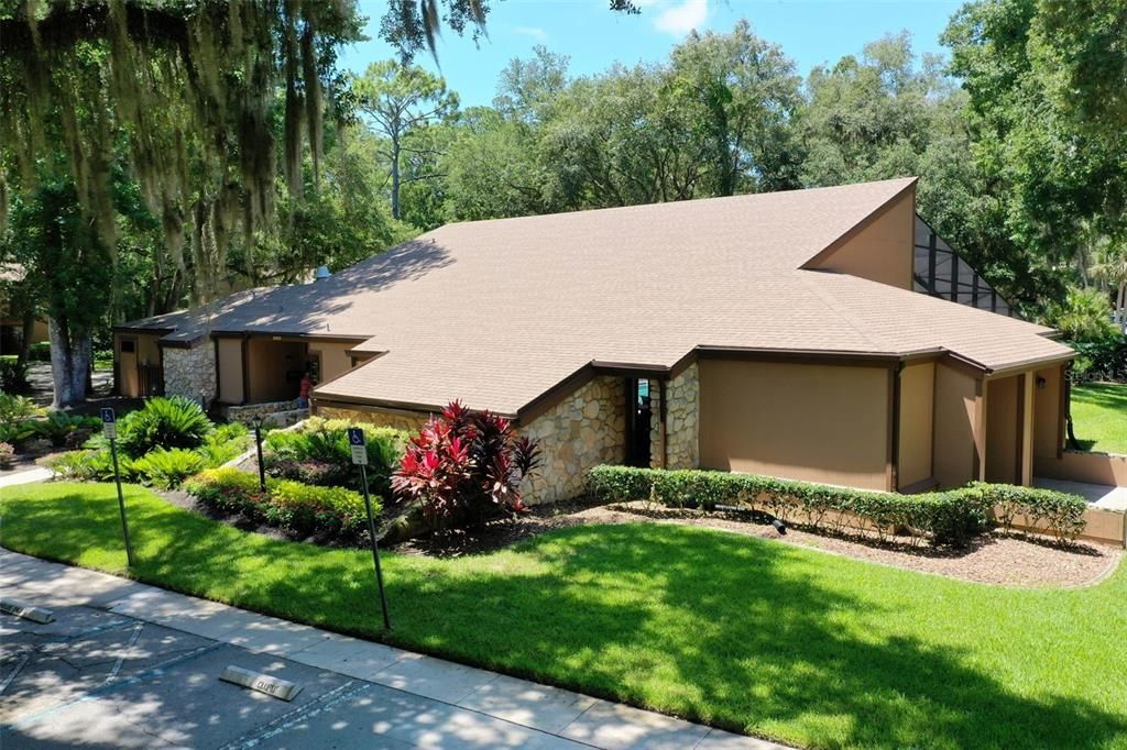 For Sale: $165,000 (2 beds, 1 baths, 912 Square Feet)