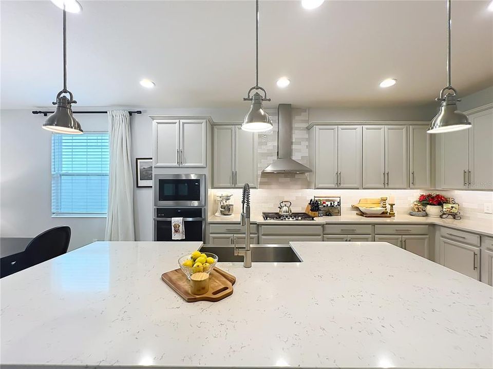 En Venta: $859,000 (4 camas, 3 baños, 3184 Pies cuadrados)